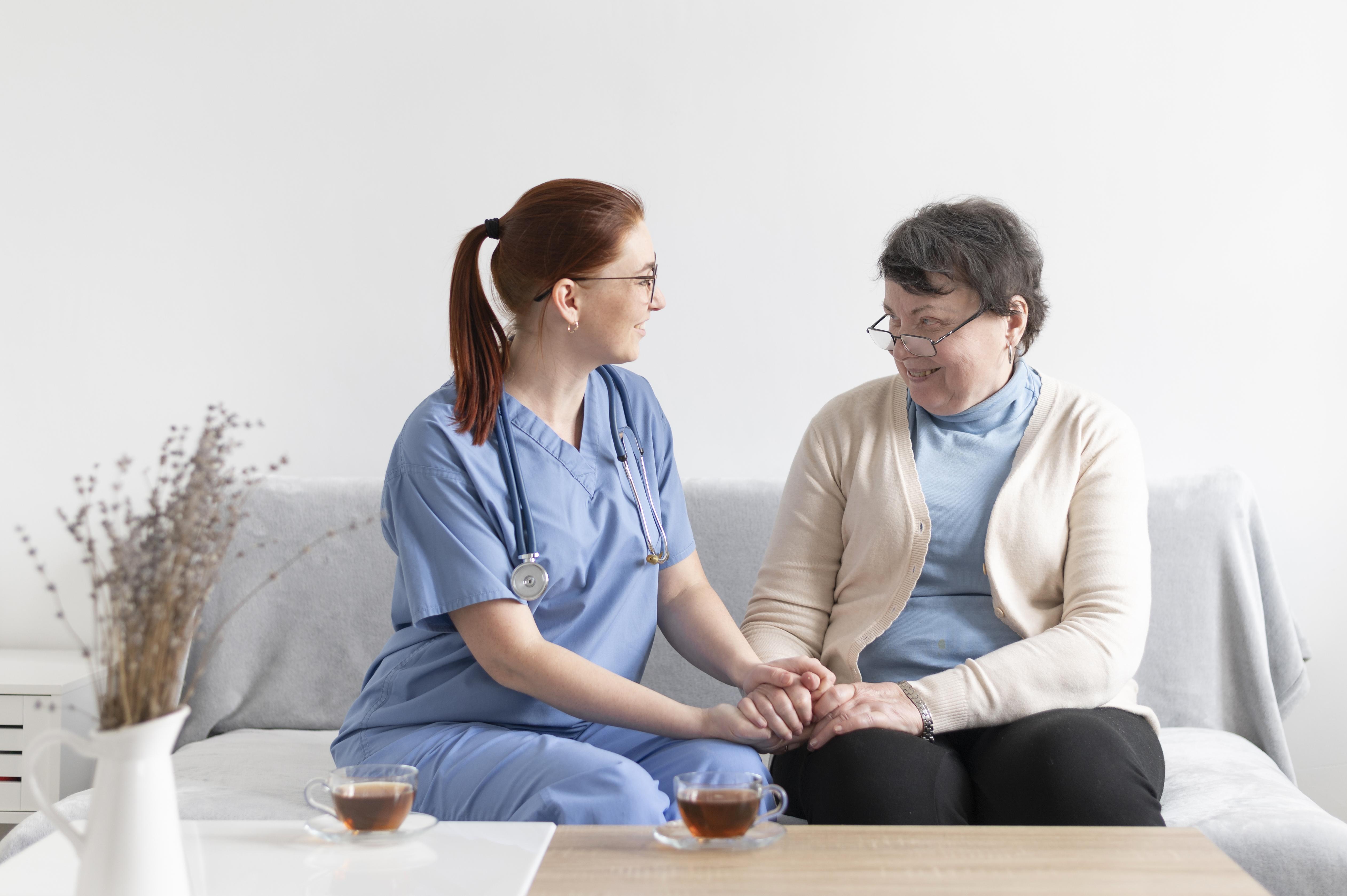 O papel da enfermagem na promoção da saúde mental: Estratégias e práticas para ajudar pacientes e enfermeiros