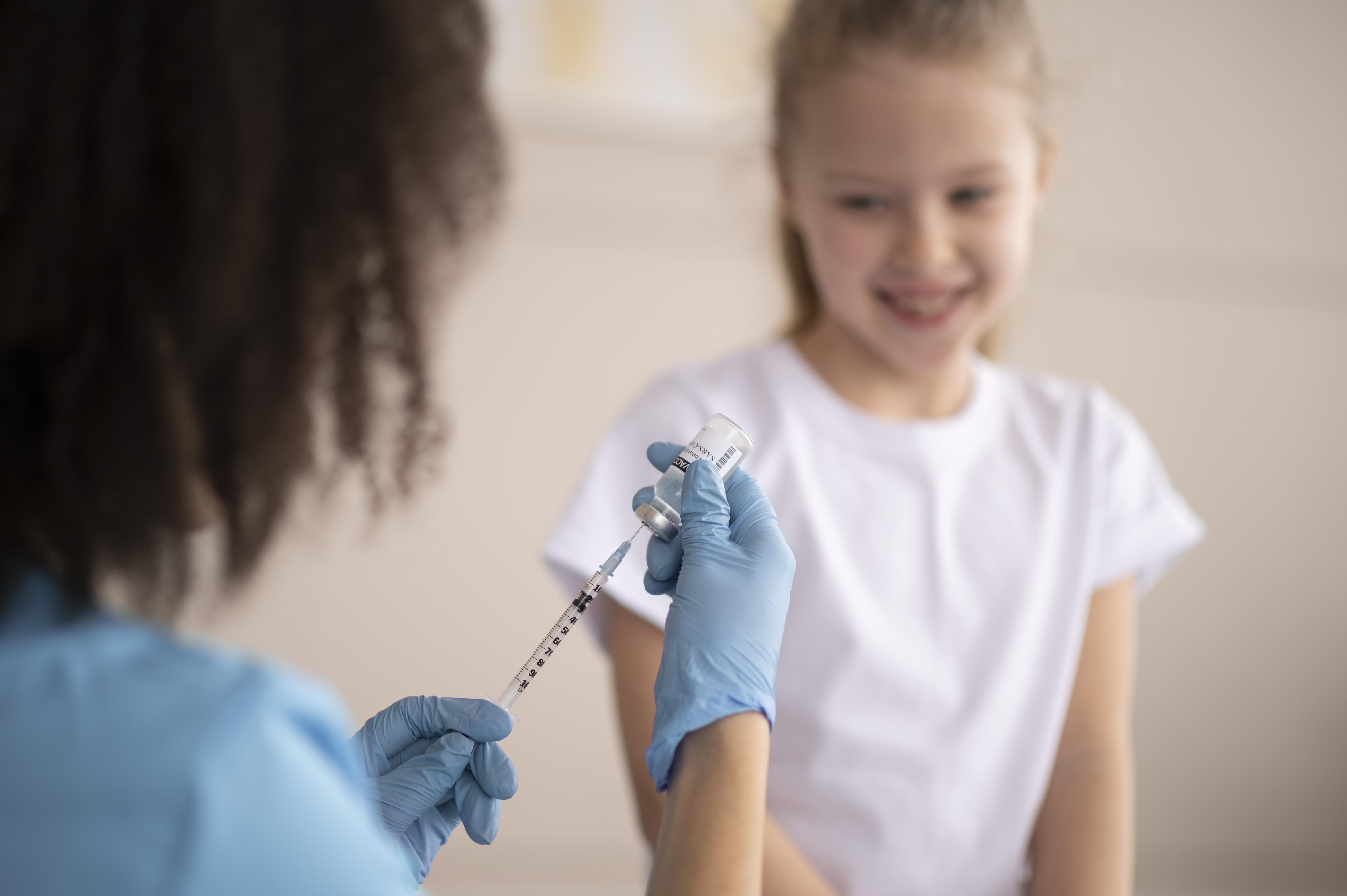 Como lidar com crianças com medo de agulhas durante a administração de vacinas: Estratégias eficazes para profissionais de enfermagem