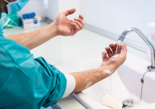 O Papel Essencial da Enfermagem na Prevenção de Infecções Hospitalares: Garantindo Cuidados Seguros e Livres de Riscos